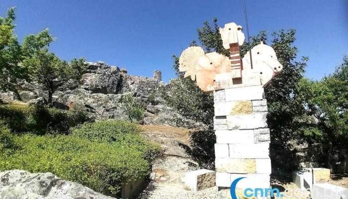 Castelo De Marvao Monumento A Ibn Maruan - Marvão