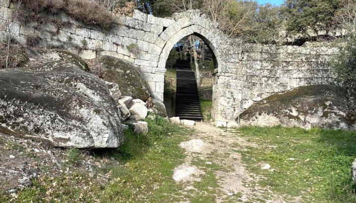 Castelo de Vila do Touro - Portugal