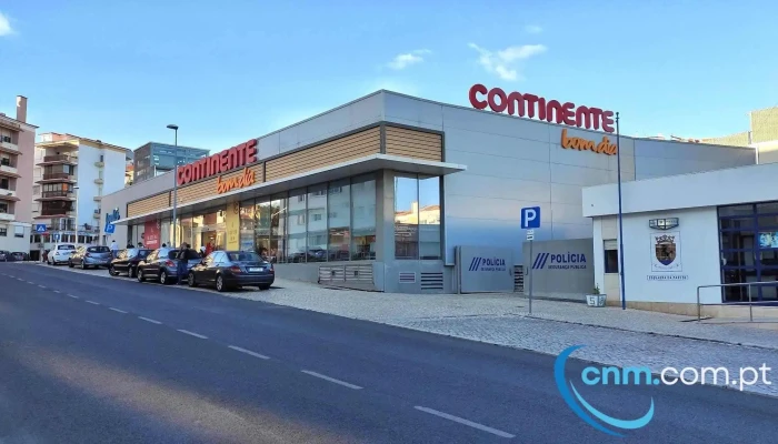 Continente Bom Dia Parede Ii -  Estacionamento - Parede