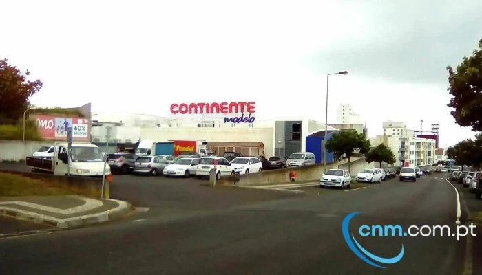 Continente Modelo Lagoa -  Estacionamento - Lagoa