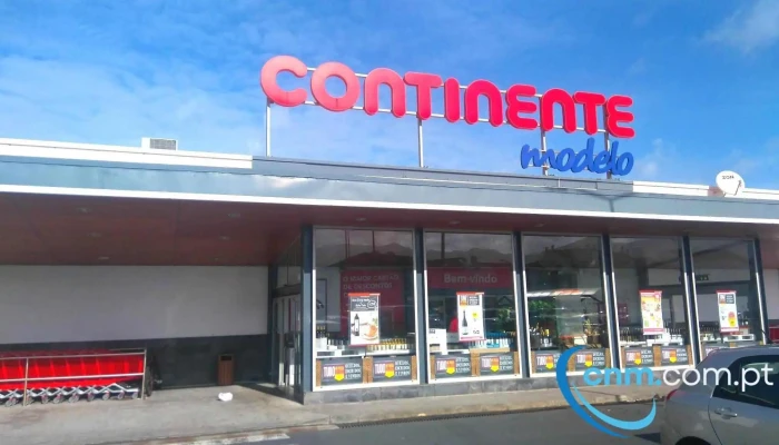 Continente Modelo Ribeira Grande -  Estacionamento - Ponta Delgada