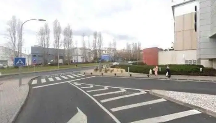 Mike Davis Outlet -  Street View E 360deg - Odivelas