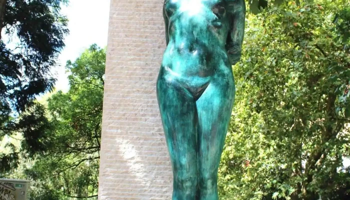 Mulher Com Bebe Ao Colo Escultura Ana Paula Estatua De Pedro Anjos Teixeira - Sintra