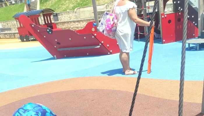 Parque infantil da Praia das Maçãs - Colares