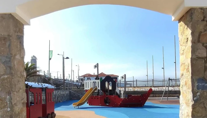 Parque Infantil Da Praia Das Macas Playground - Colares
