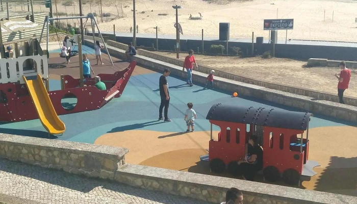 Parque Infantil Da Praia Das Macas Site - Colares