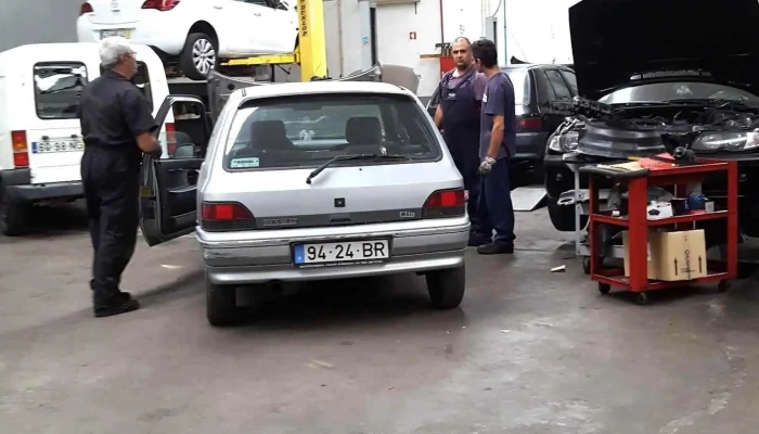 Pneuvelhacar - Comércio de Pneus e Reparação de Automóveis, Lda. - Pav.D