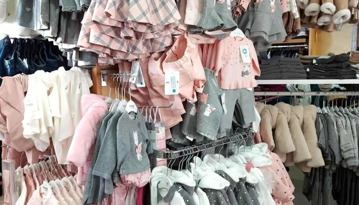 Roupa Gira - Ana Cristina Correia Cardoso - Pc Viscondes De Castelo Branco Lt. 6 Lj 2
