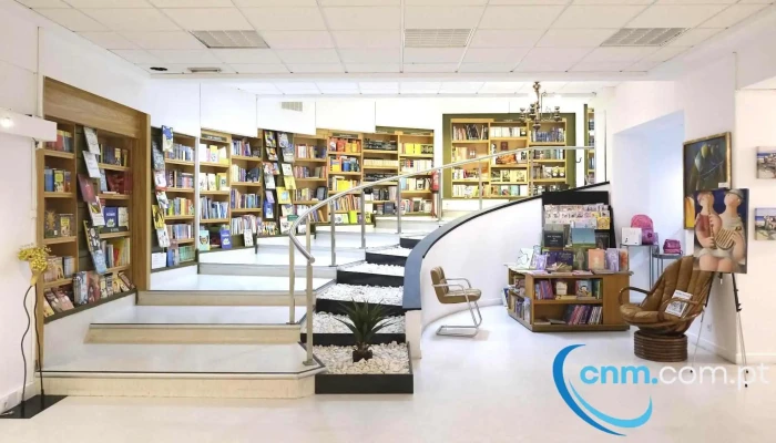 Tantos Livros Livreiros Lda Do Proprietario - Lisboa