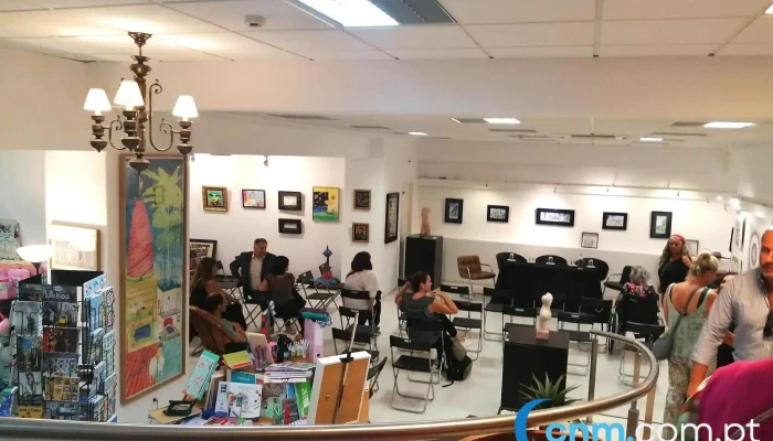 Tantos Livros Livreiros Lda Tudo - Lisboa